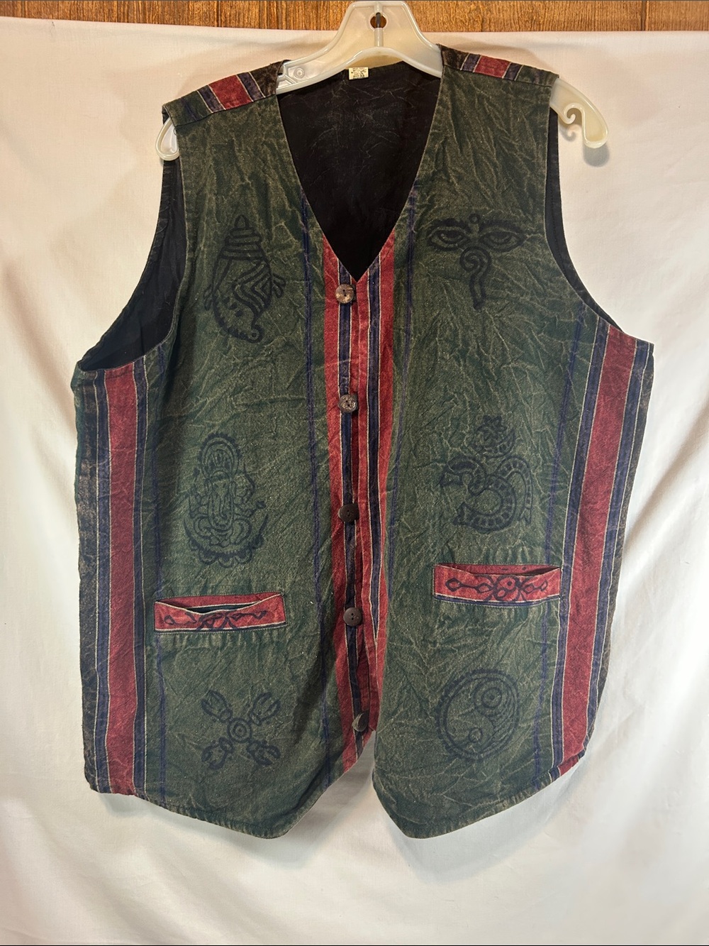 Men's Green & Red Patterned Button Vest